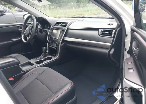 2017 Toyota Camry Le/Xle/Se/Xse z USA, uszkodzony, nr VIN 4T1BF1FK0HU272232